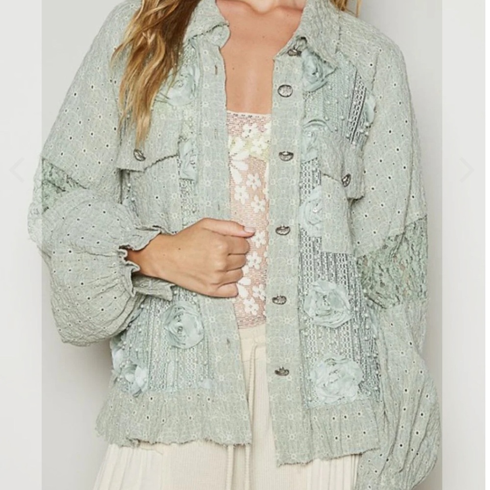 POL Flower Pearl Lace Sage Shirt size Small